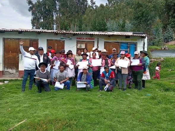 Entrega de planos marca el inicio del programa "Vivienda Ecológica Sostenible 2026" en Ayacucho