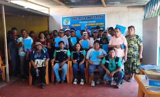 Entrega de planos a los beneficiarios en Región Tacna.